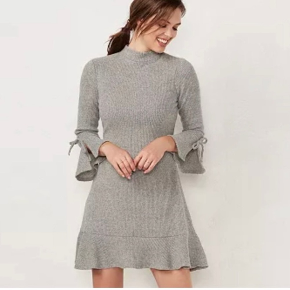 Lauren CONRAD GRAY SWEATER DRESS BELL SLEEVES FOUNCE HEM MEDIUM‎